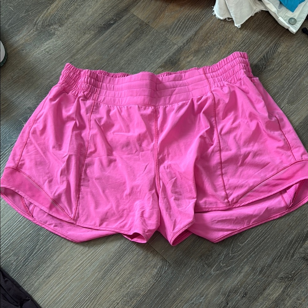 lululemon hotty hot 4" pink shorts